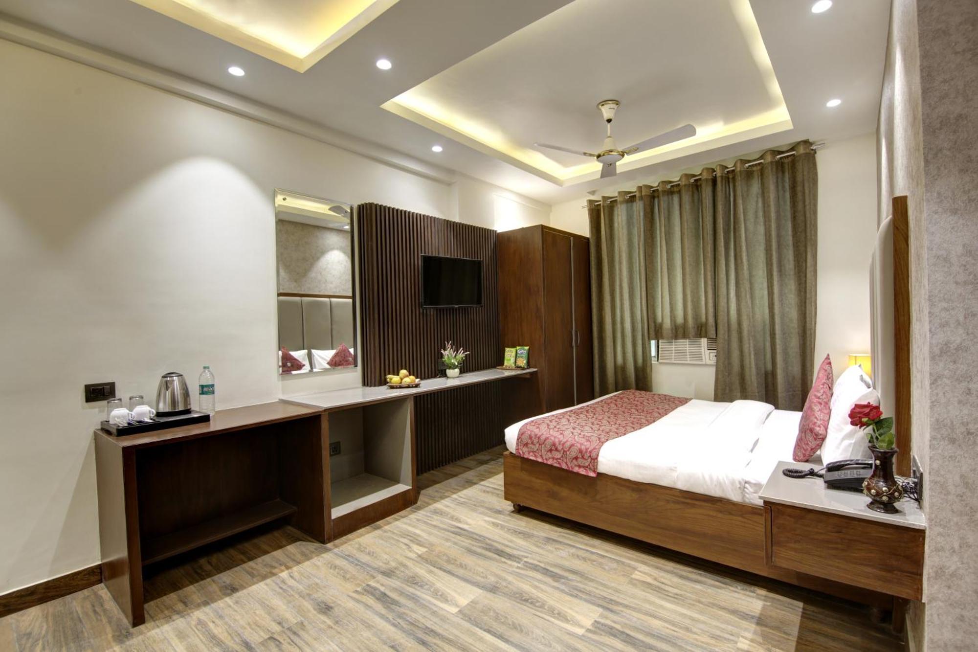 Hotel Kashish Plaza - 5 Mins From Metro Station Delhi  Exterior photo