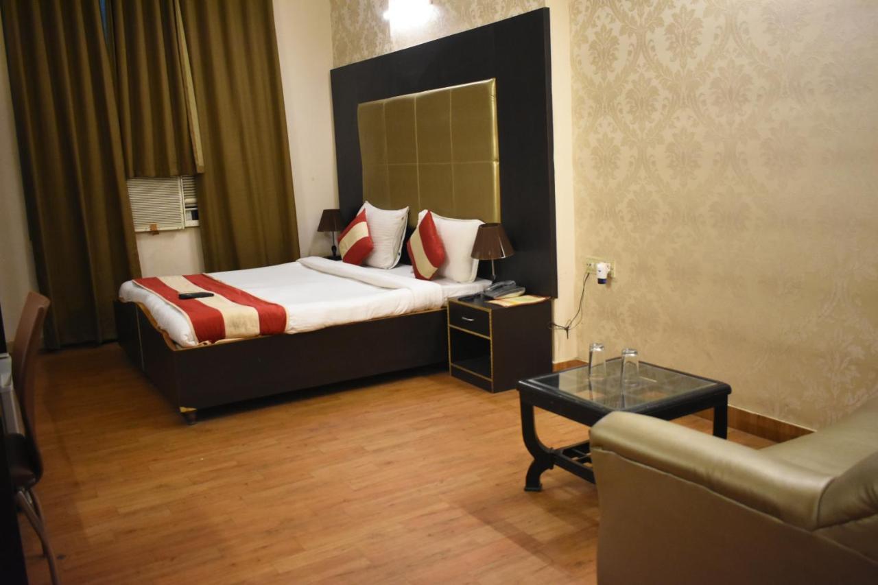 Hotel Kashish Plaza - 5 Mins From Metro Station Delhi  Exterior photo
