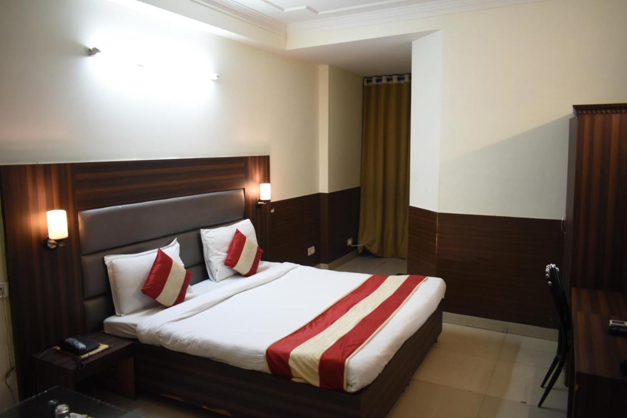 Hotel Kashish Plaza - 5 Mins From Metro Station Delhi  Exterior photo