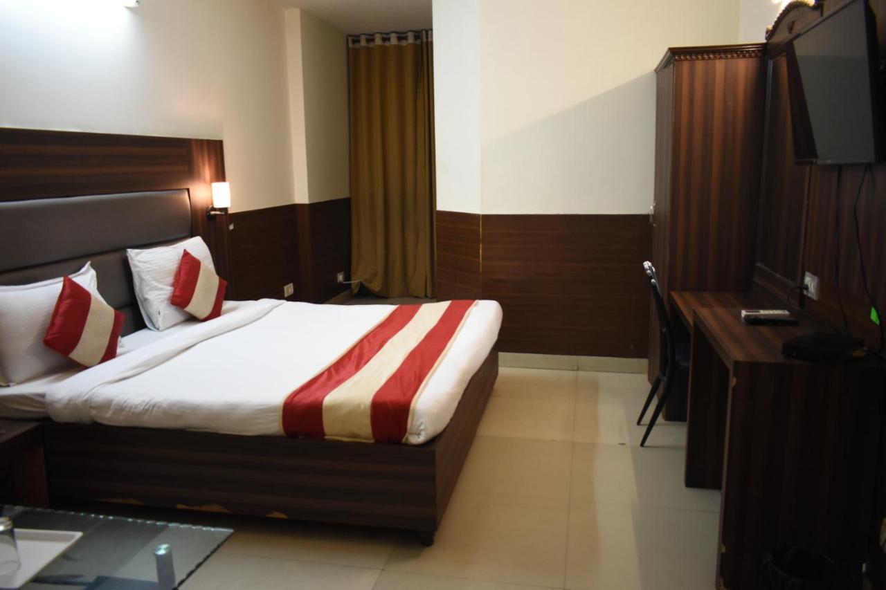 Hotel Kashish Plaza - 5 Mins From Metro Station Delhi  Exterior photo