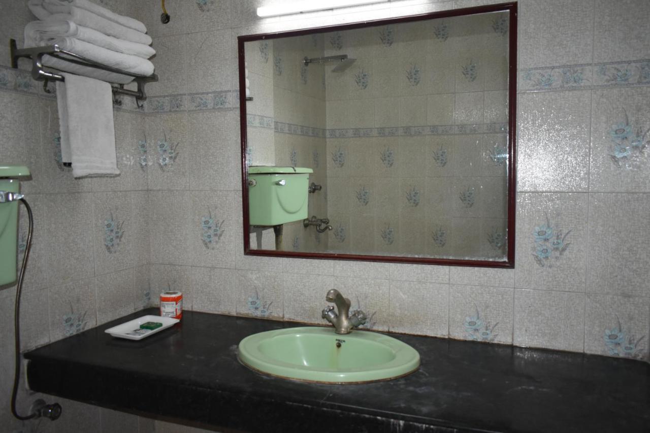 Hotel Kashish Plaza - 5 Mins From Metro Station Delhi  Exterior photo