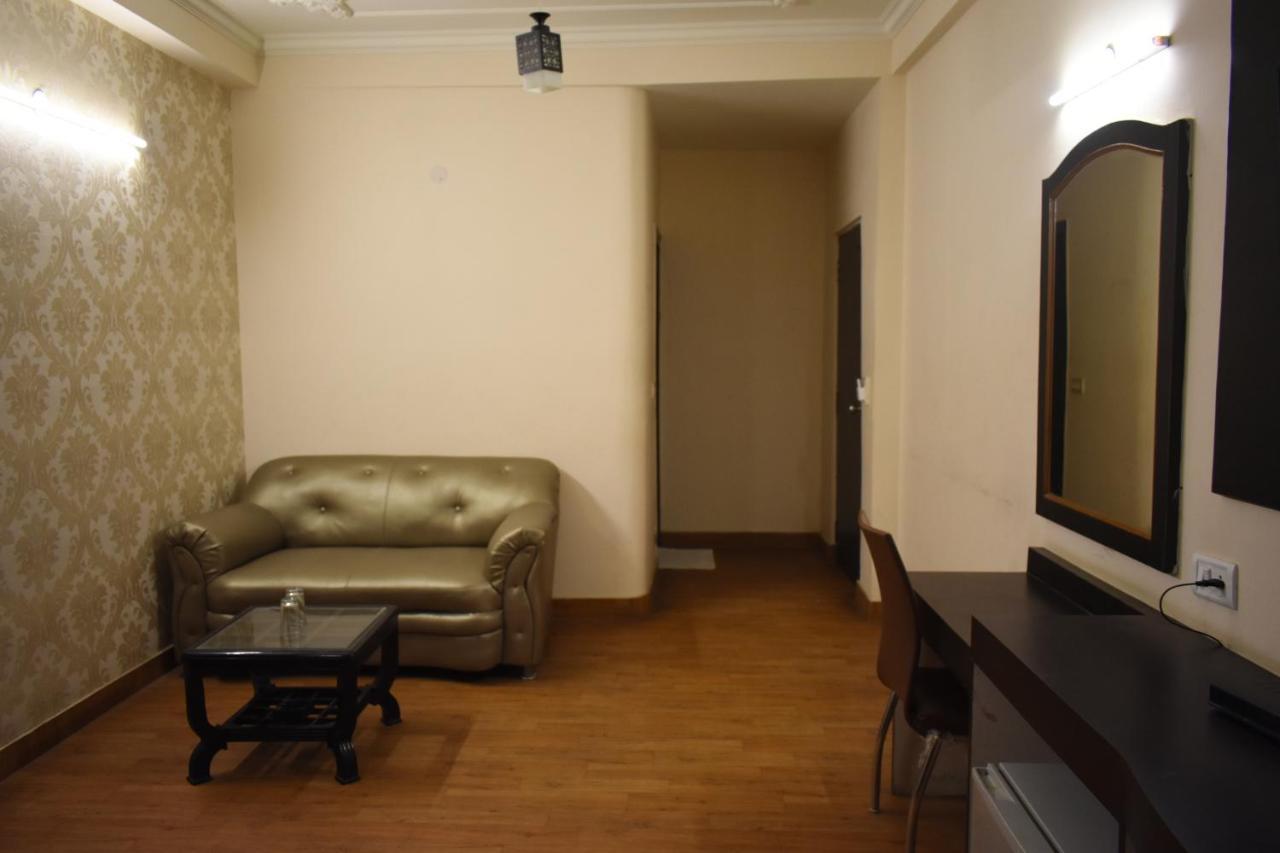 Hotel Kashish Plaza - 5 Mins From Metro Station Delhi  Exterior photo
